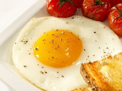 Resultado de imagen de comer huevo desayuno