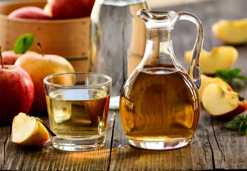 Increíbles propiedades del agua con una cucharada de vinagre de manzana — Mejor con Salud