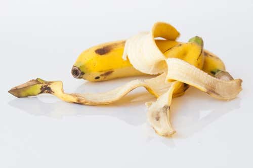 Обелките от банан премахват бенки по естествен начин