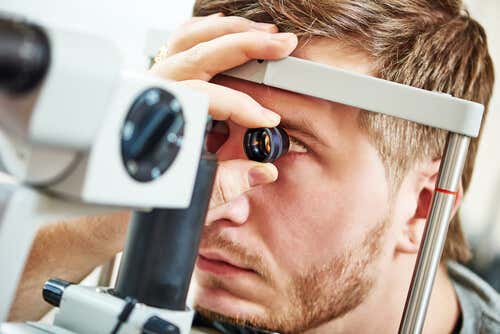 Um derrame ocular pode ser causado pelo aumento da pressão ocular.