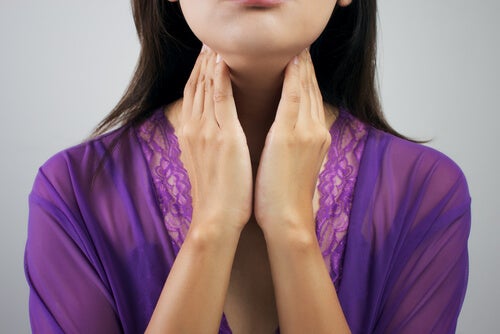 Mujer con problema de tiroides