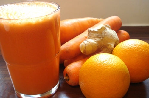 Rens leveren din med appelsinjuice og ingefær