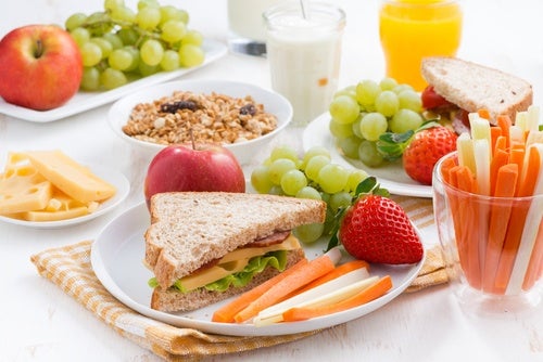 desayuno con frutas y verduras