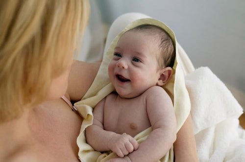 아기 배앓이를 진정시키는 4가지 방법