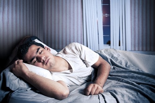 Cómo regular la melatonina y dormir mejor