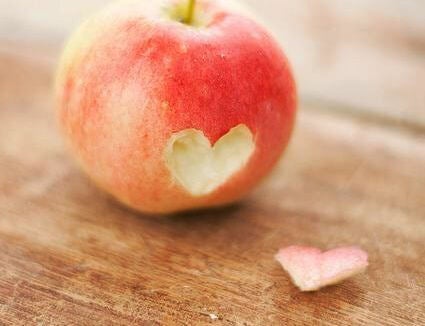 manzana simbolizando los rituales de la felicidad