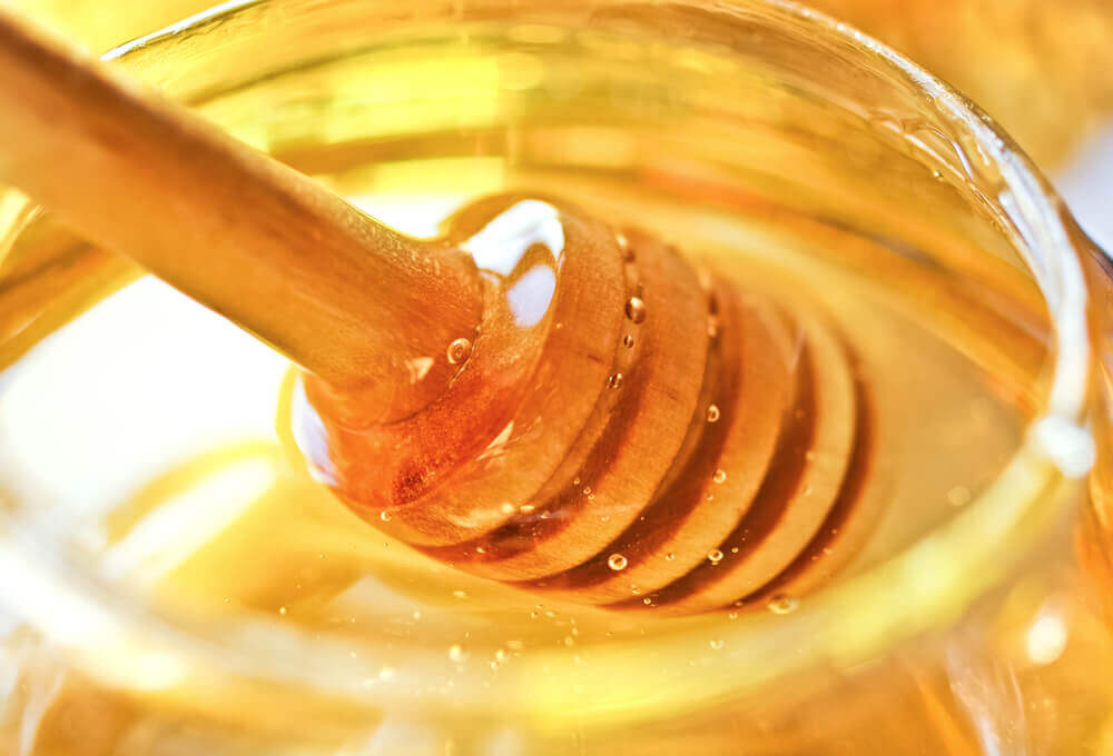 Pot de miel fait à la main.