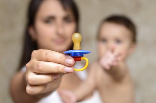 4 tips para evitar que tu hijo se chupe el dedo