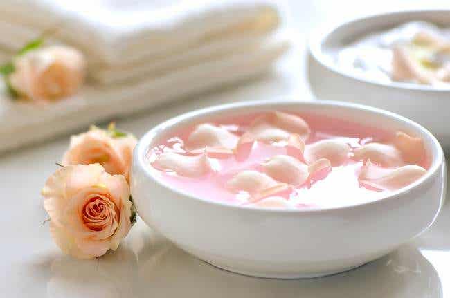 Gommage au lait, calendula et pétales de rose