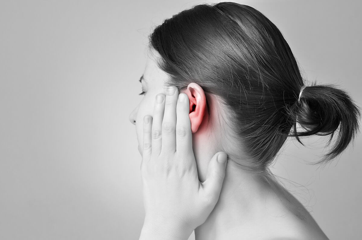 4 trucos para sacar el agua del oído