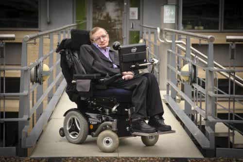 Un célèbre patient SLA est le physicien Stephen Hawking