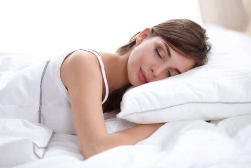Lavar y desinfectar las almohadas es fundamental para conservar su buen estado e higiene.