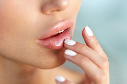 Gardez vos lèvres hydratées pour qu'elles paraissent volumineuses.