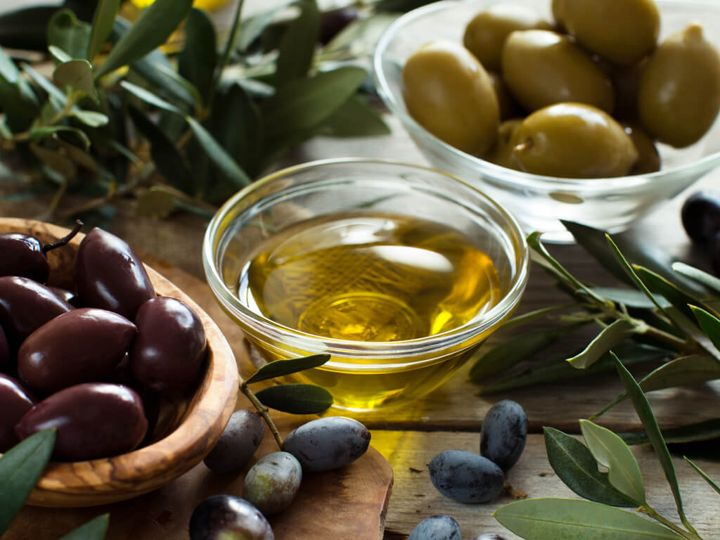 Remedio anticancerígeno con aceite de oliva, pimienta negra y cúrcuma