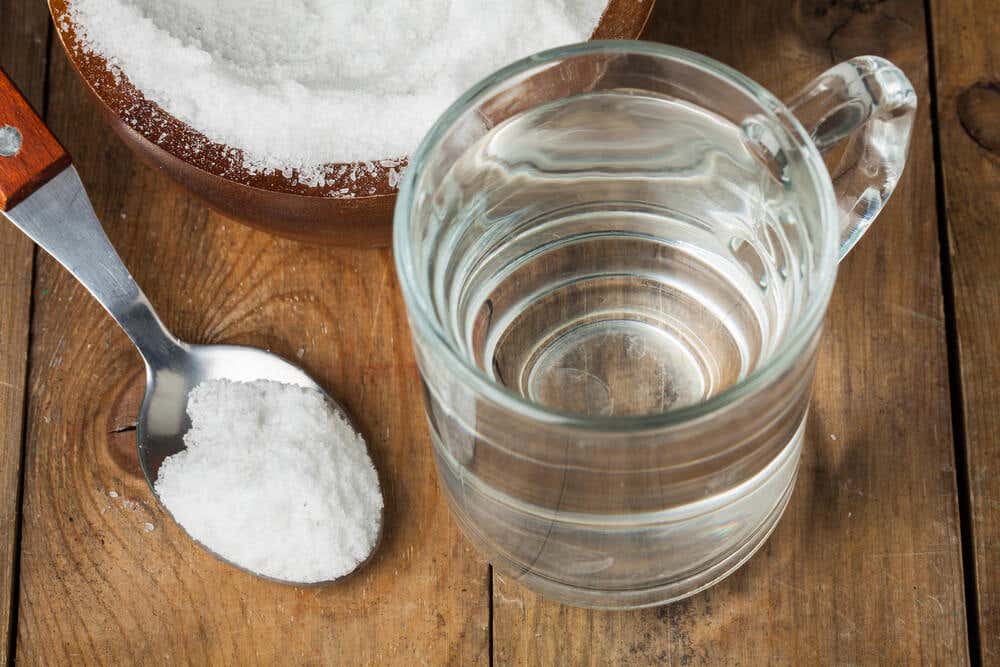 Bicarbonato de sódio com água