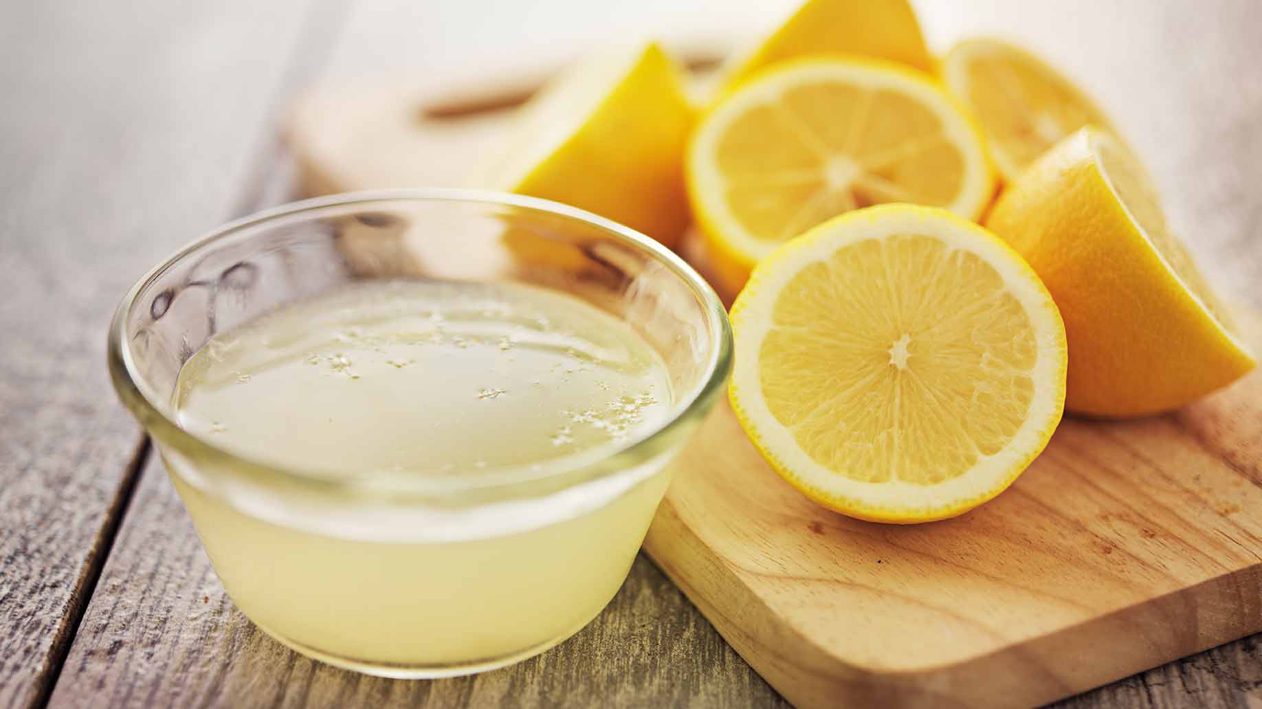 Le jus de citron aide à détoxifier le foie