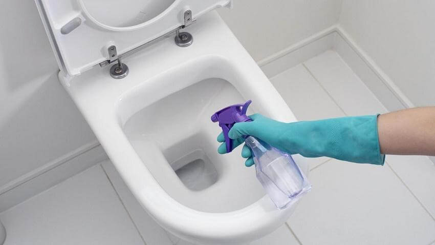 5 soluciones para problemas comunes en la limpieza del baño