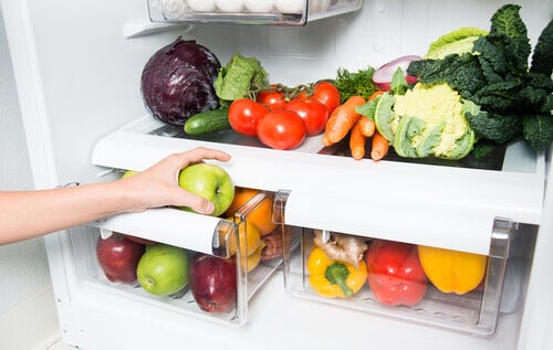 8 trucos para mantener el frigorífico limpio y ordenado