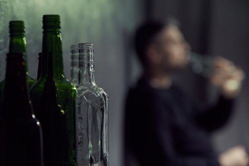 El consumo excesivo de alcohol puede provocar ascitis.