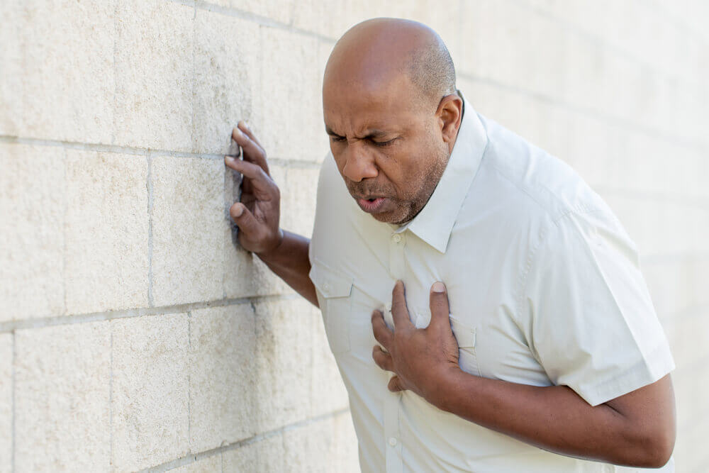 Douleur thoracique due à une cardiopathie ischémique.